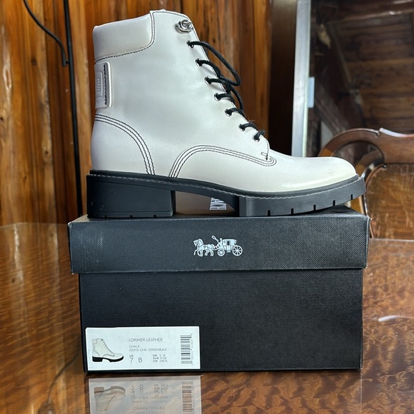 Coach  Lorimer Chalk Leather boots. - Picture 2 of 4